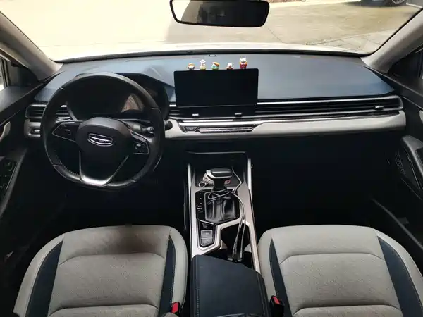 Geely Emgrand 2022