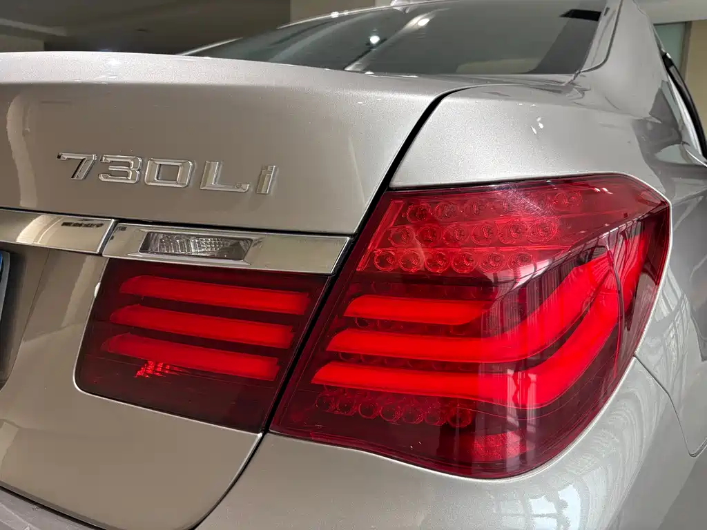 BMW 7 Series 2014 — фото 19