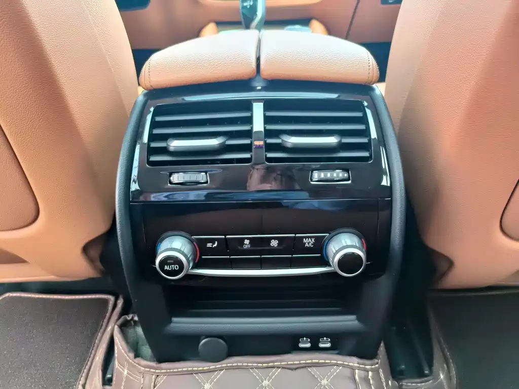 BMW 6 Series GT 2023 — фото 13