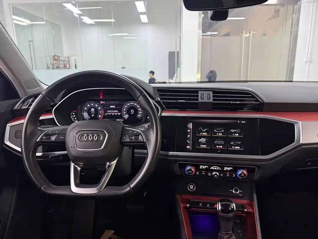 Audi Q3 2021 — фото 16