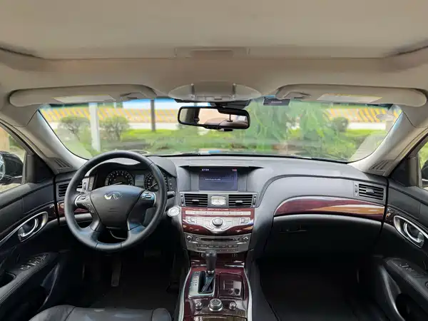 Infiniti Q70 2017