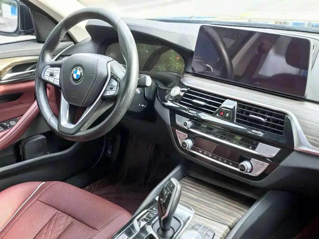 BMW 5 Series 2021 — фото 15