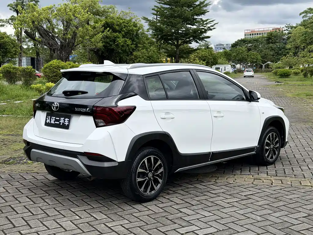Toyota Yaris L 2020 — фото 12