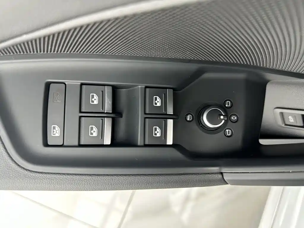Audi A3 2023 — фото 11