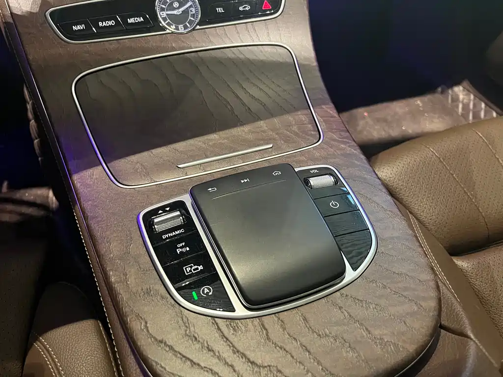 Mercedes-Benz E-Class 2019 — фото 10