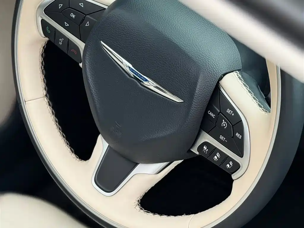 Chrysler 300C 2016 — фото 22