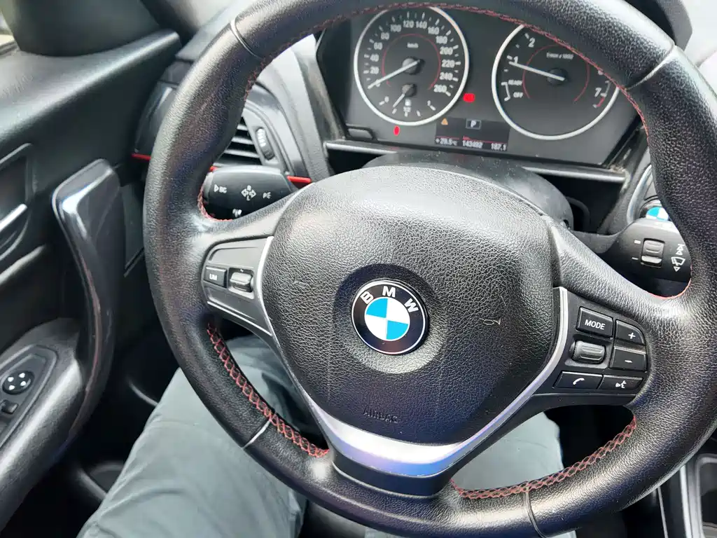 BMW 1 Series 2012 — фото 40