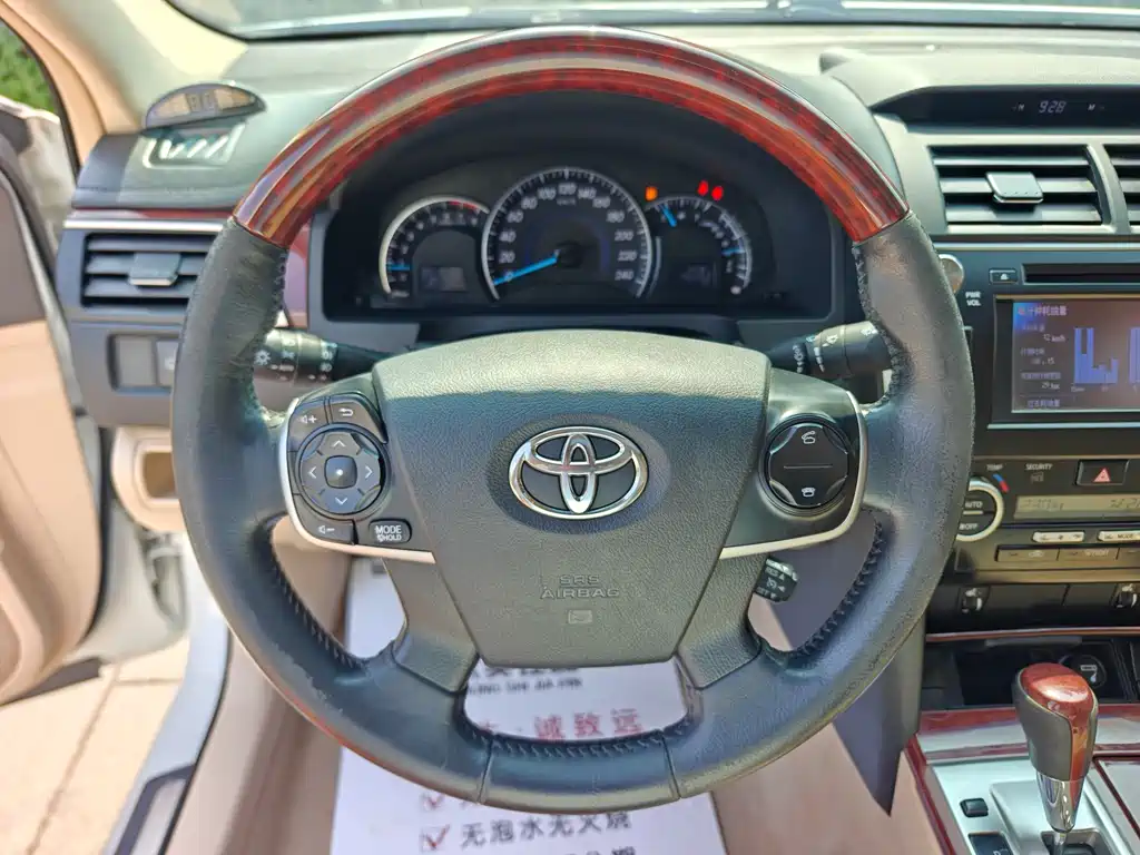 Toyota Camry 2014 — фото 14