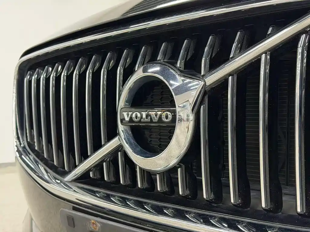 Volvo XC60 2019 — фото 23
