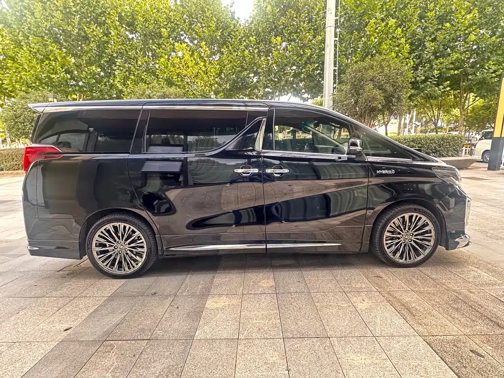 Toyota Alphard 2022 — фото 4