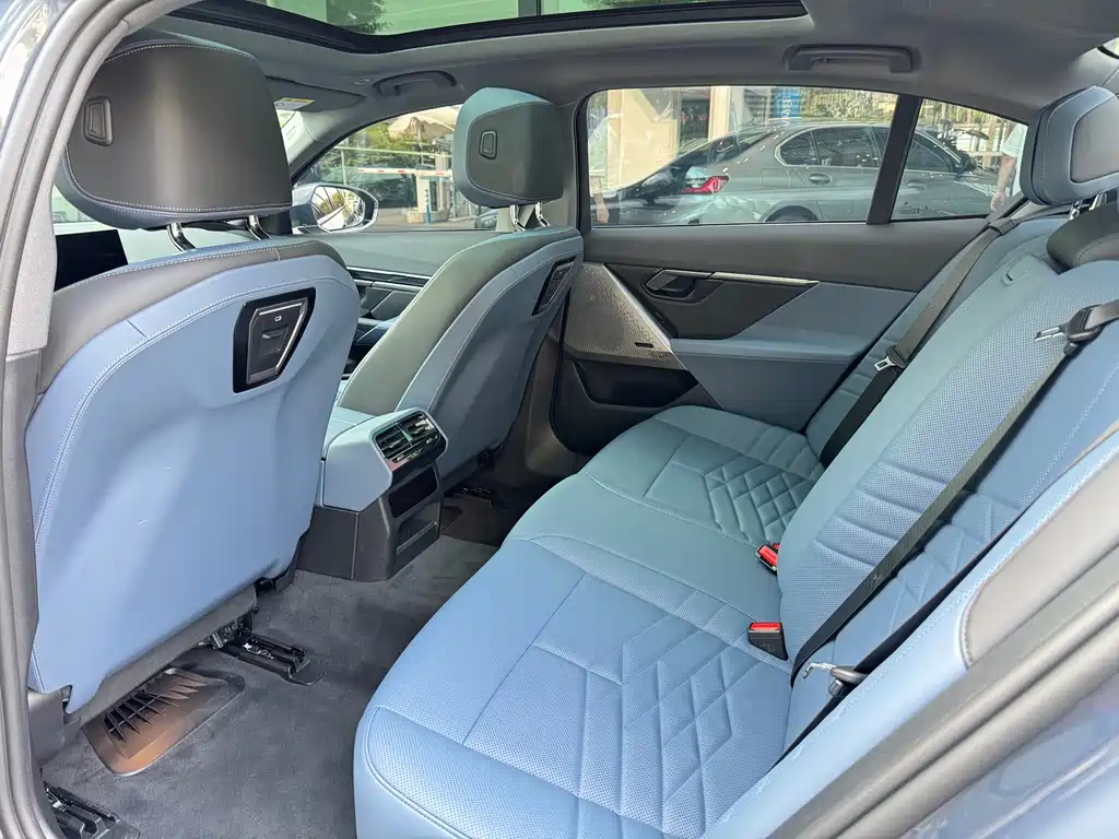 BMW i5 2024 — фото 11