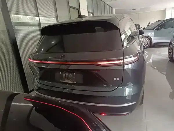 NIO ES8 2024