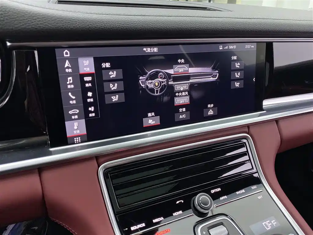 Porsche Panamera 2019 — фото 16
