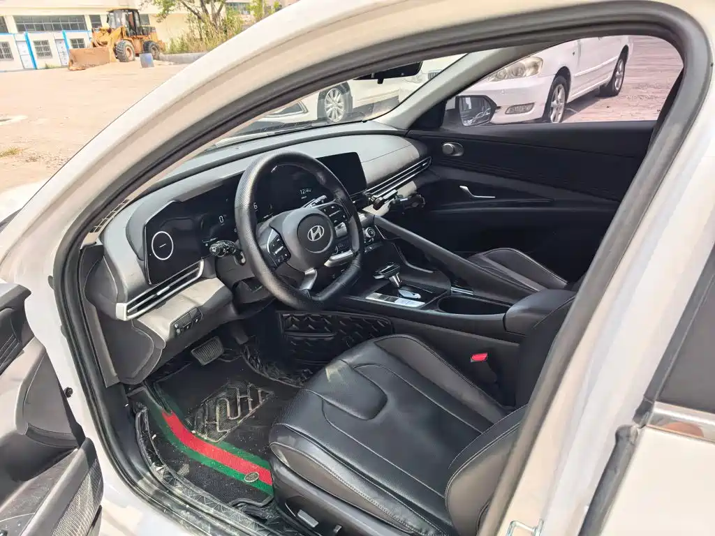 Hyundai Elantra 2024