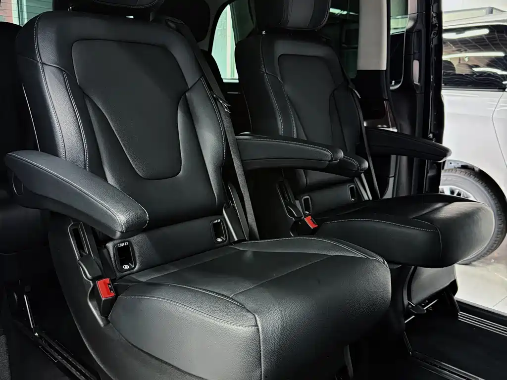 Mercedes-Benz V-Class 2023 — фото 6
