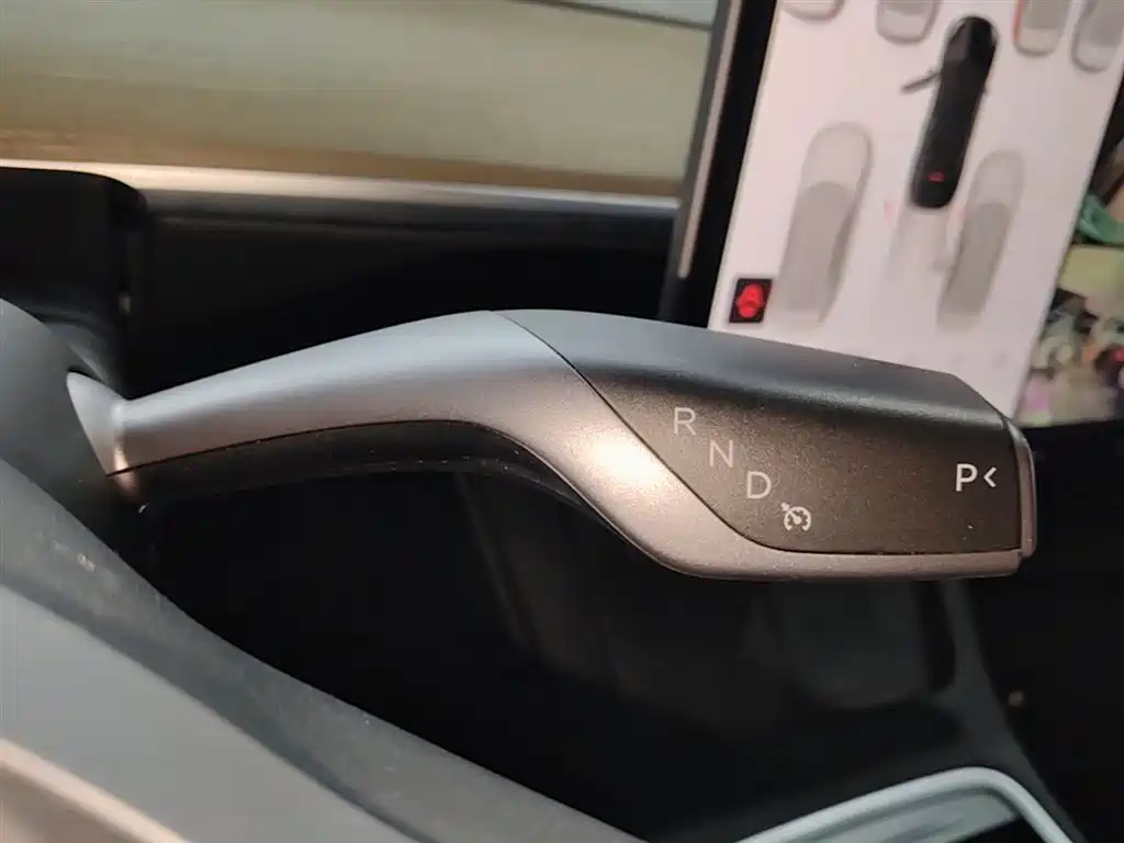 Tesla Model Y 2023 — фото 14