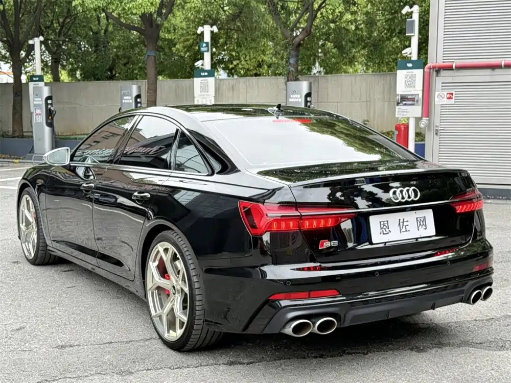 Audi S6 2021 — фото 24