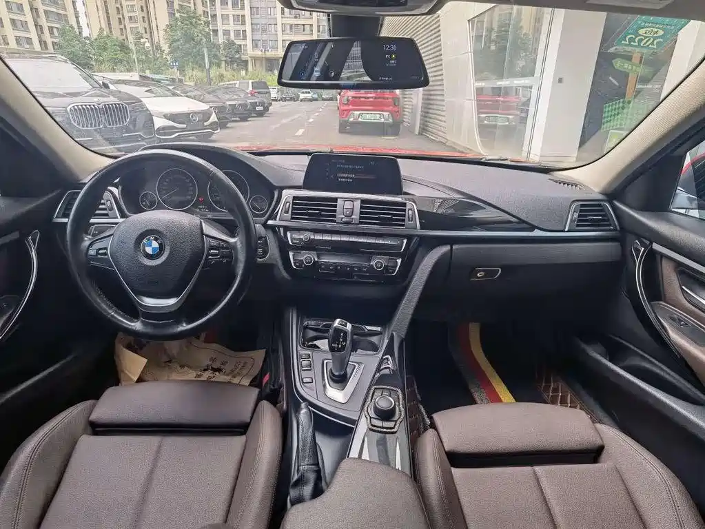 BMW 3 Series 2018 — фото 22