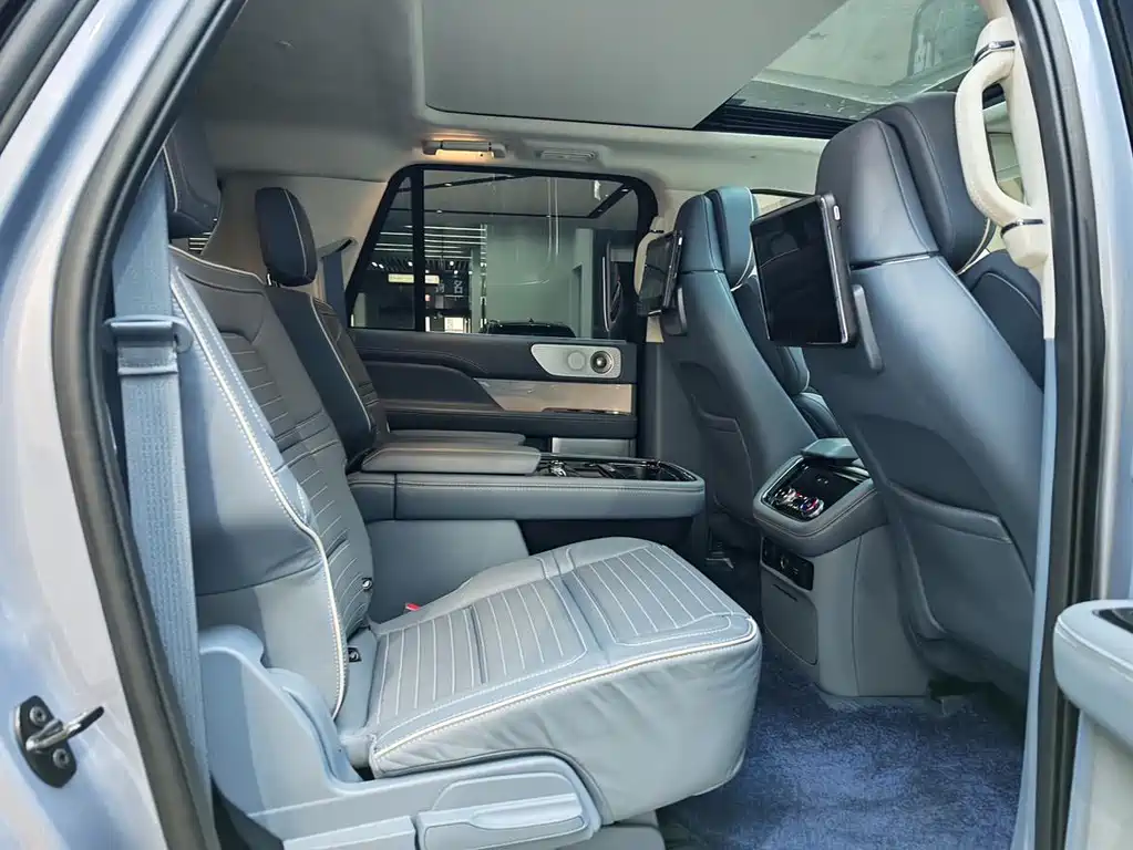 Lincoln Navigator 2022 — фото 13