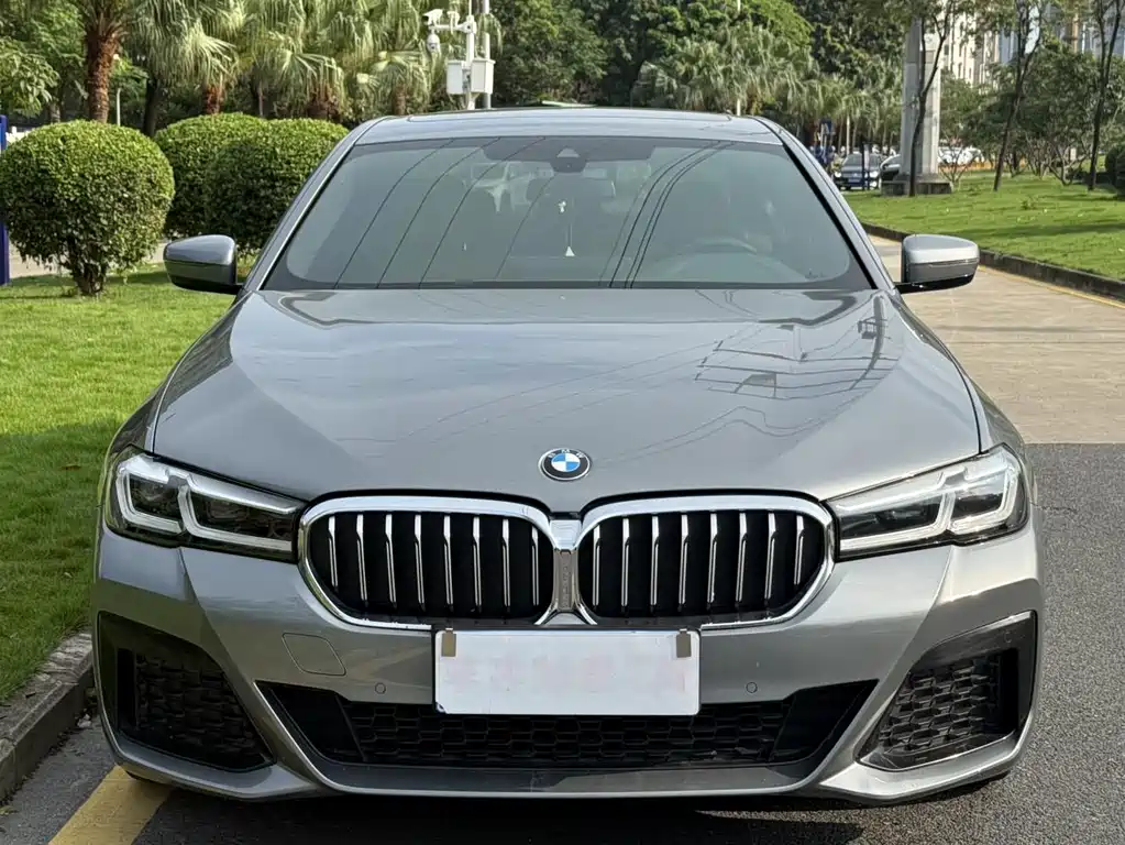 BMW 5 Series 2023 — фото 19