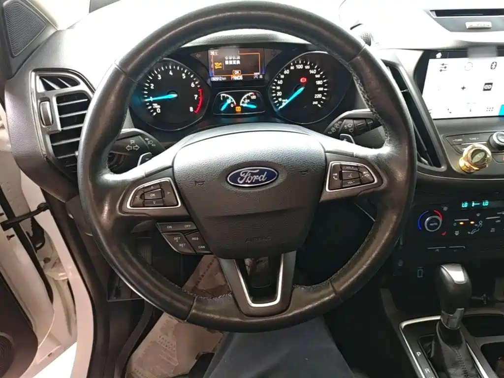 Ford Kuga 2016 — фото 11