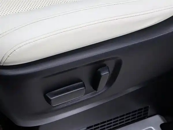 Lexus LM 2022
