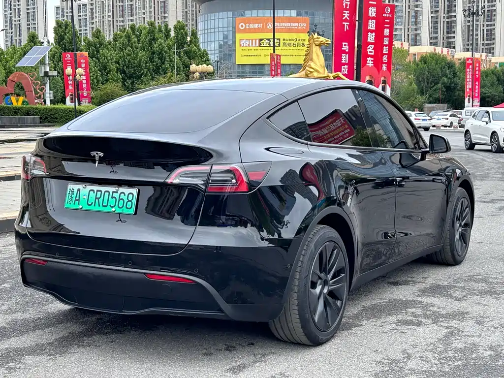 Tesla Model Y 2023 — фото 10