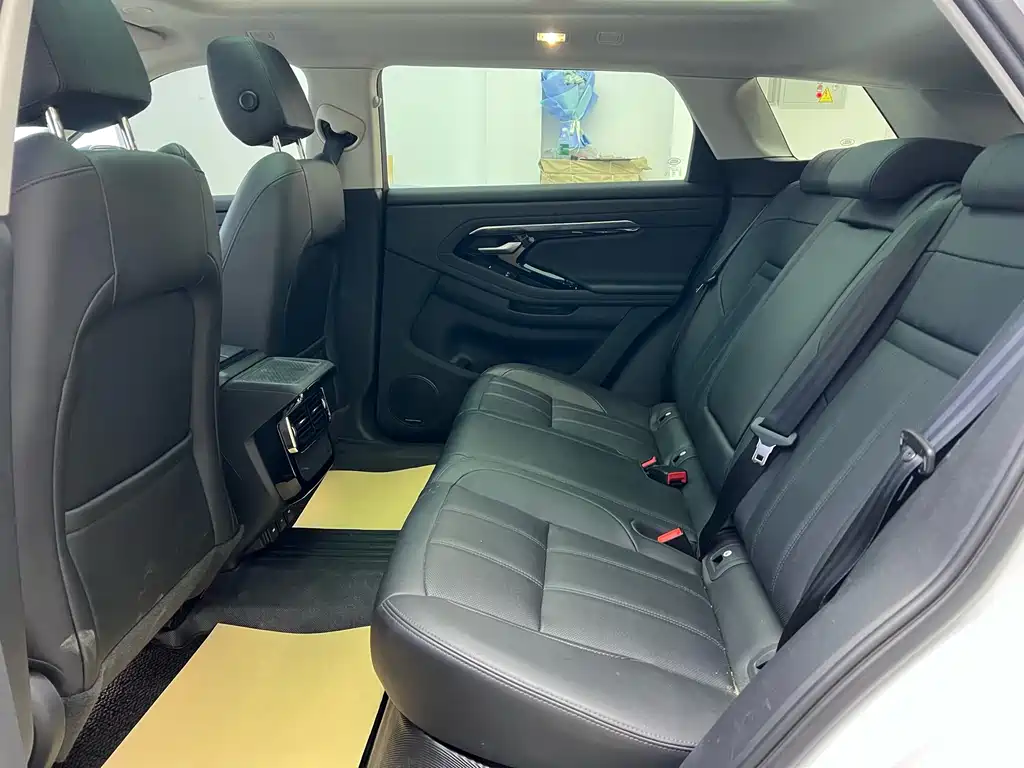 Land Rover Evoque 2023 — фото 9
