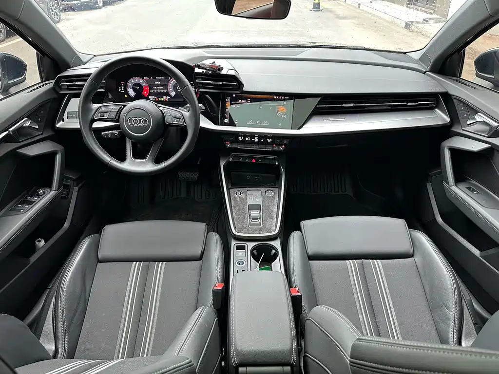 Audi A3 2023 — фото 15