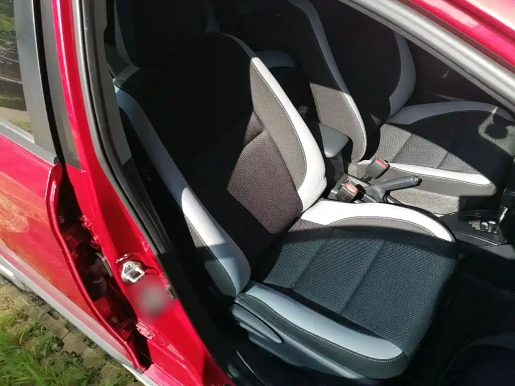 Toyota Yaris L 2020 — фото 25