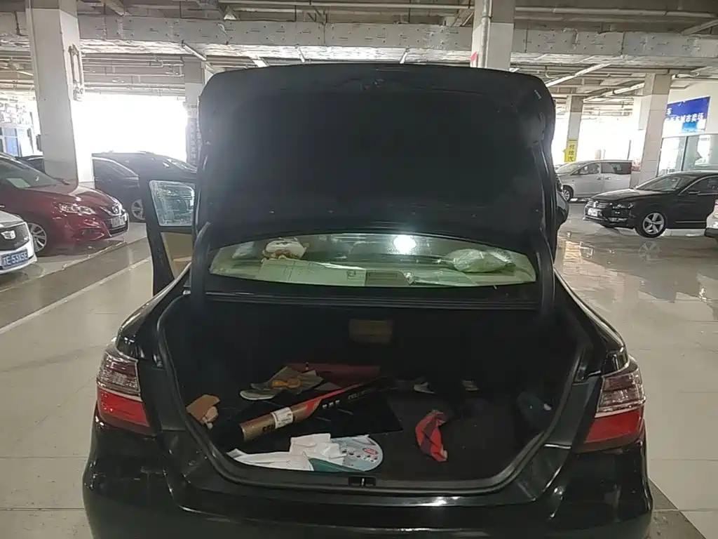 Toyota Camry 2017 — фото 19