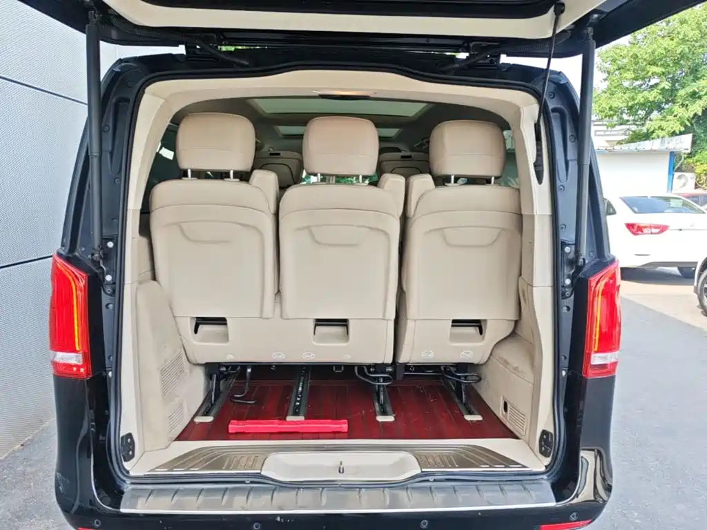 Mercedes-Benz V-Class 2022 — фото 19