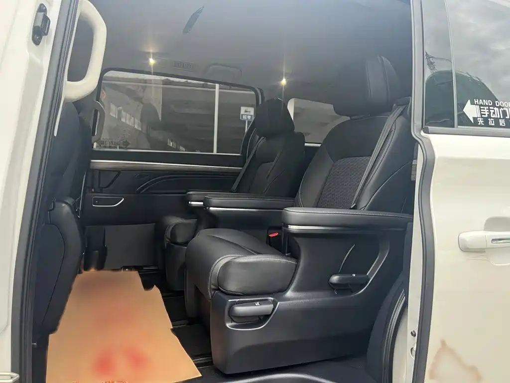 GAC Motor Trumpchi M8 2023 — фото 17