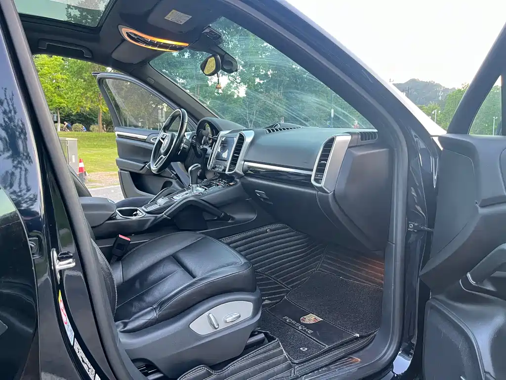 Porsche Cayenne 2017 — фото 12