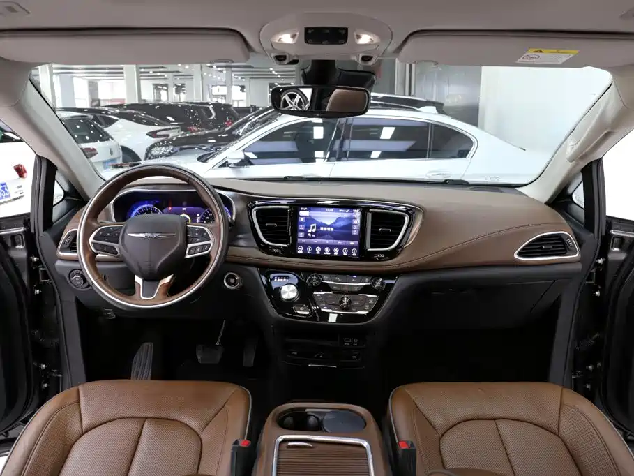 Chrysler Grand Voyager 2019 — фото 10