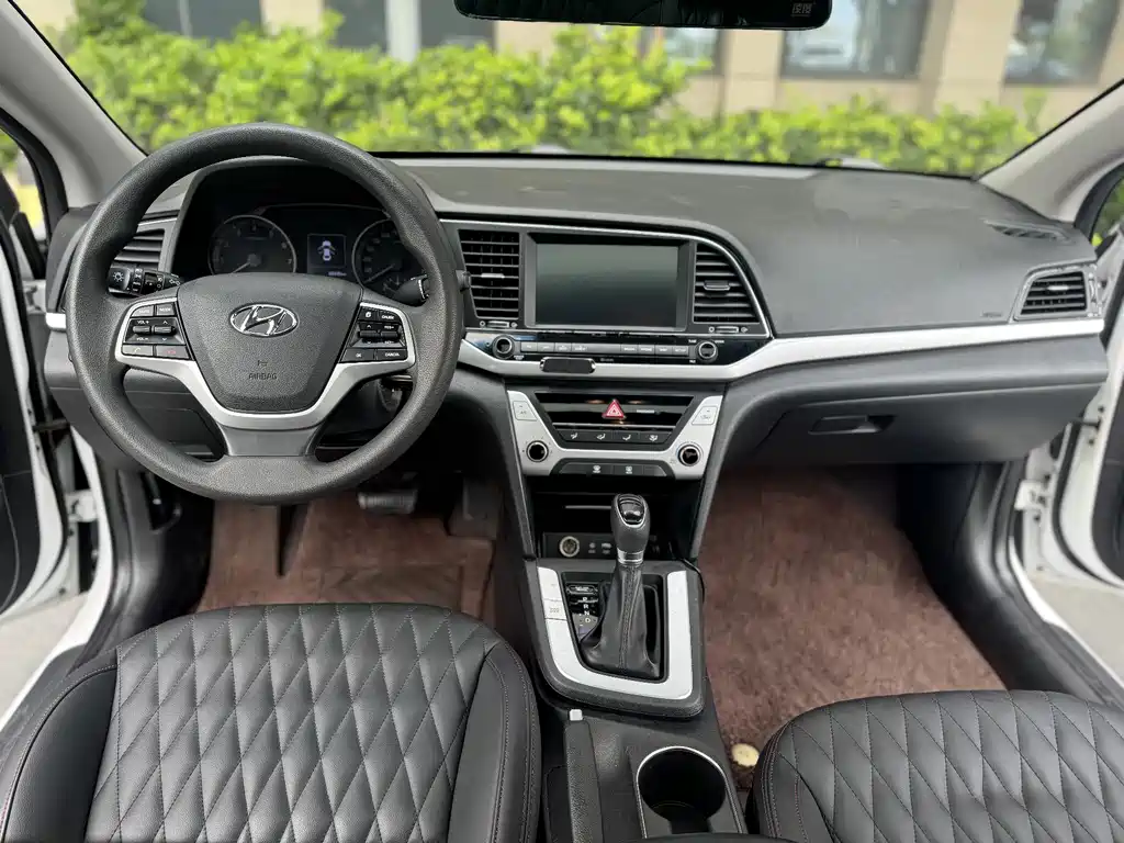 Hyundai Elantra 2017