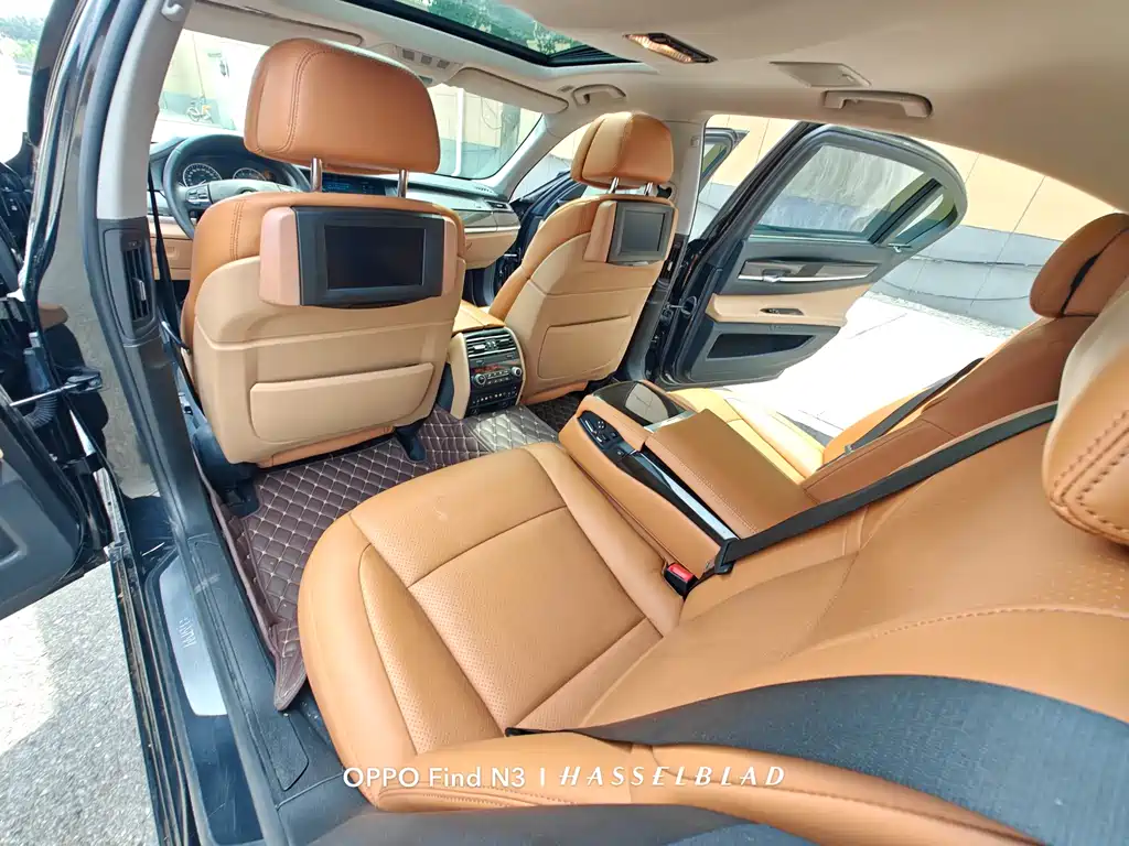 BMW 7 Series 2012 — фото 10