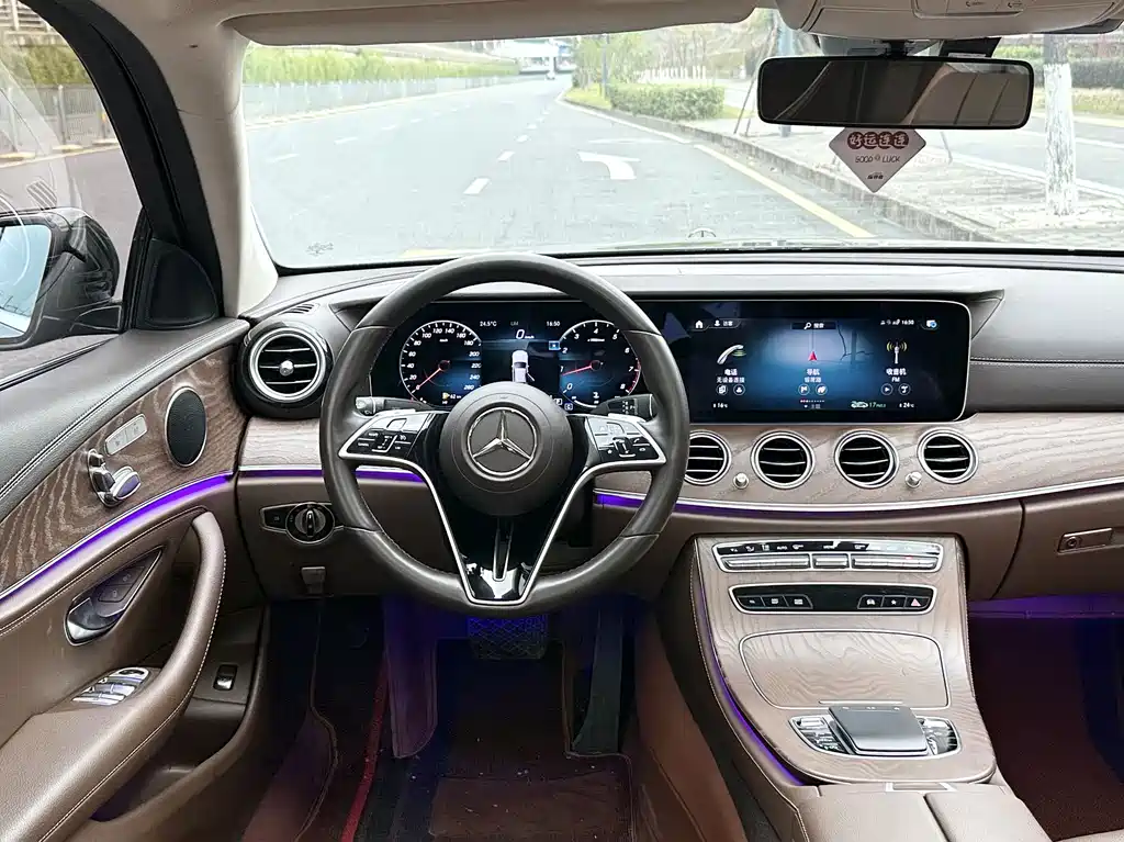 Mercedes-Benz E-Class 2022 — фото 13