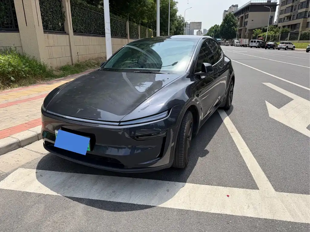 Tesla Model Y 2025