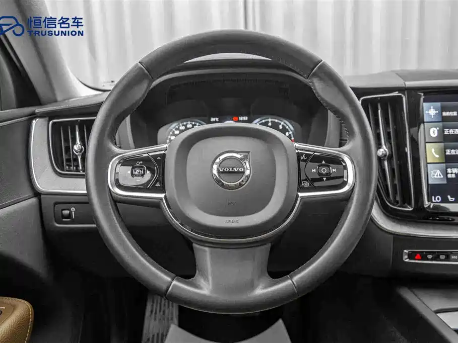 Volvo XC60 2019 — фото 17