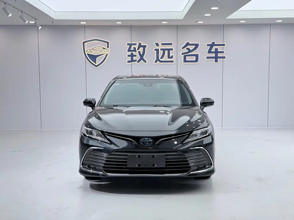 Toyota Camry 2021 — фото 2