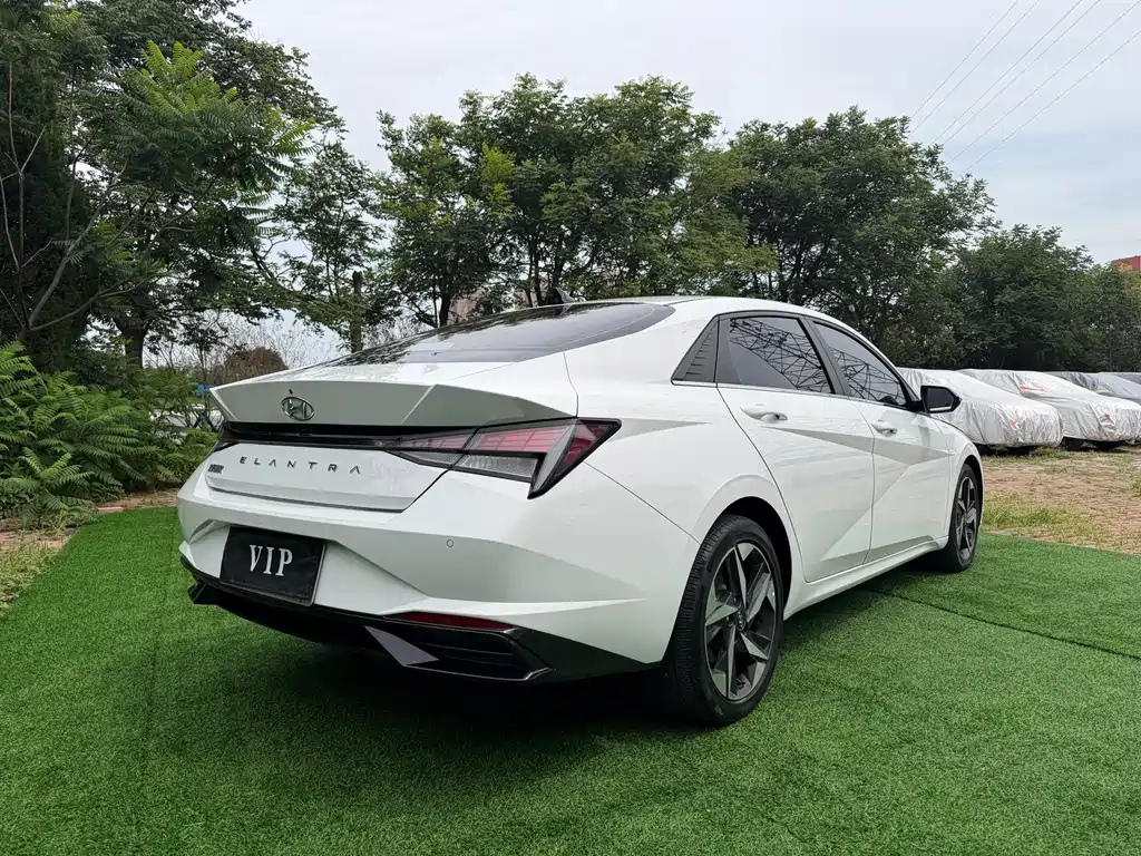 Hyundai Elantra 2023