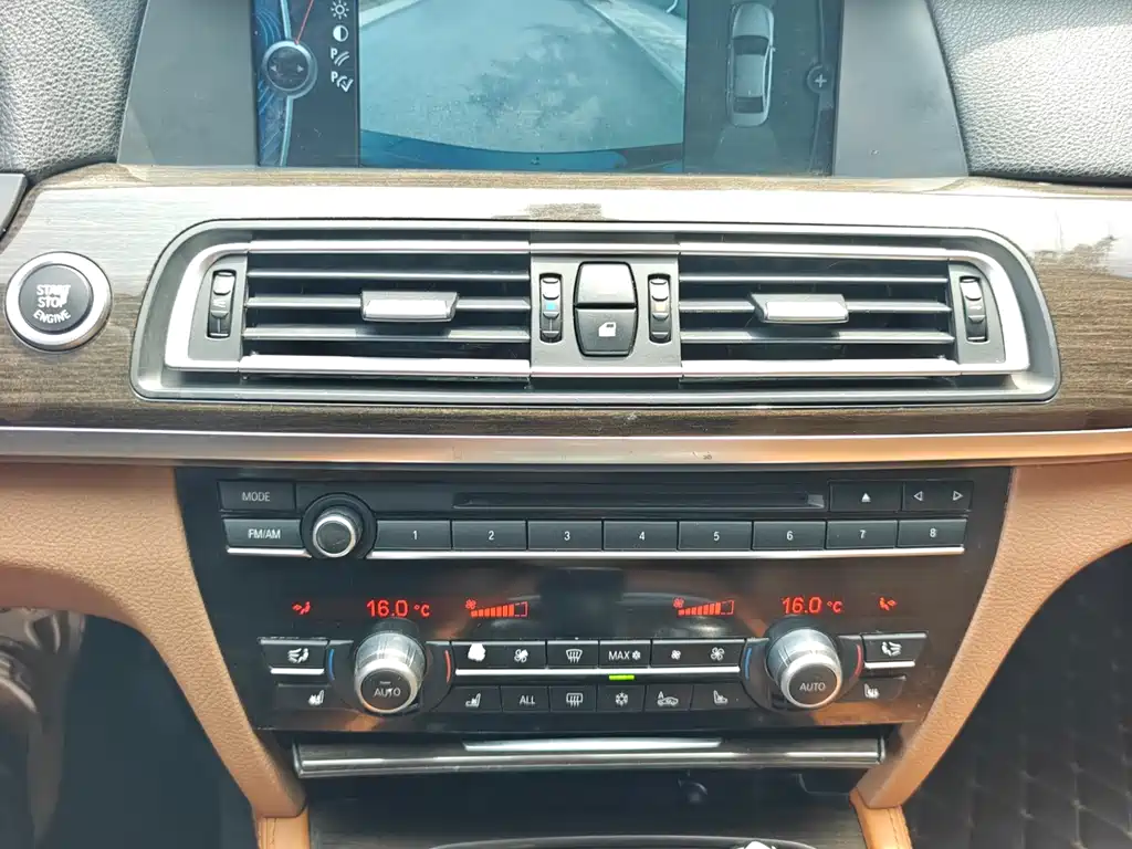 BMW 7 Series 2012 — фото 9