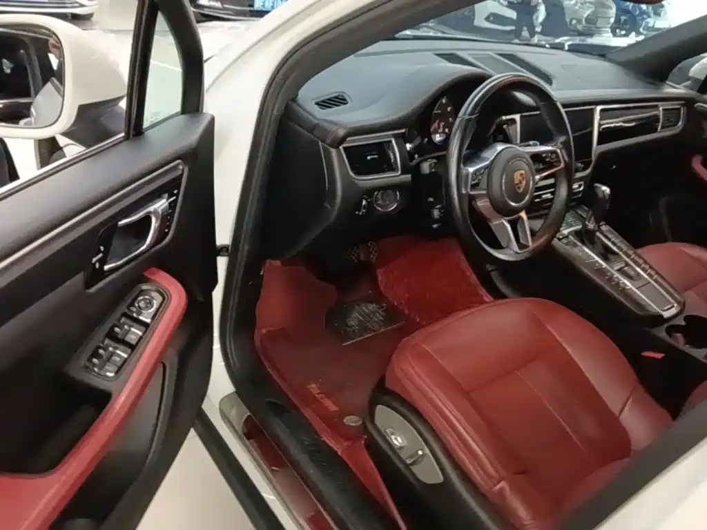 Porsche Macan 2018 — фото 16