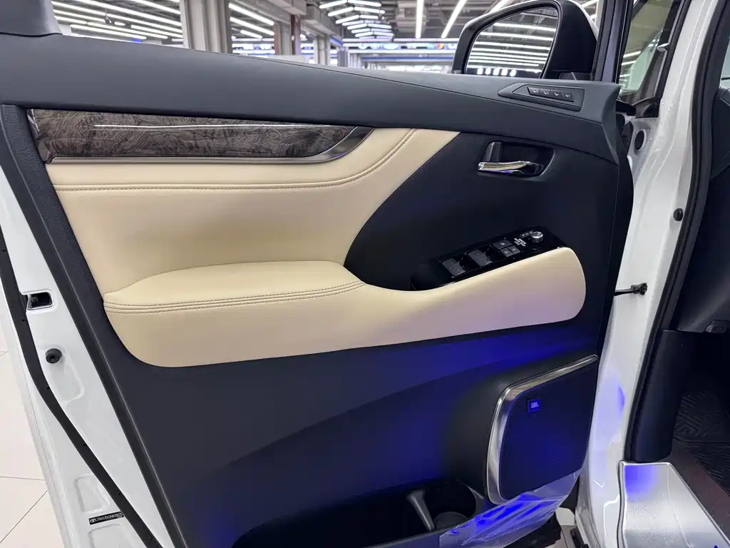 Toyota Alphard 2023 — фото 5