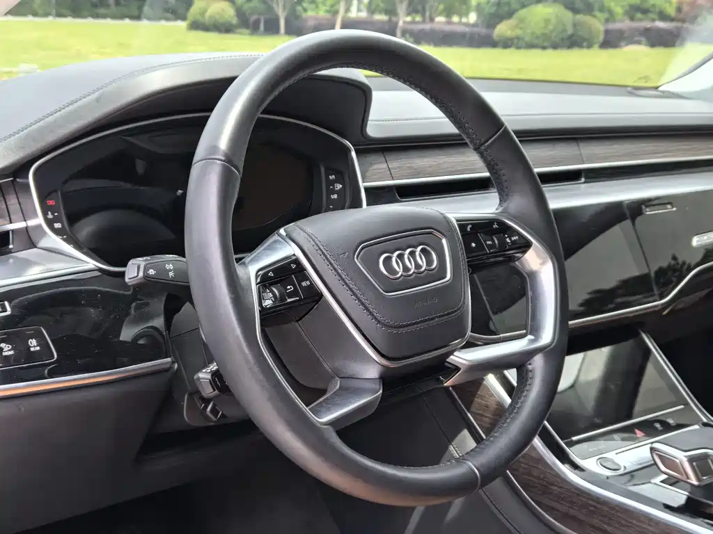 Audi A8 2022 — фото 9