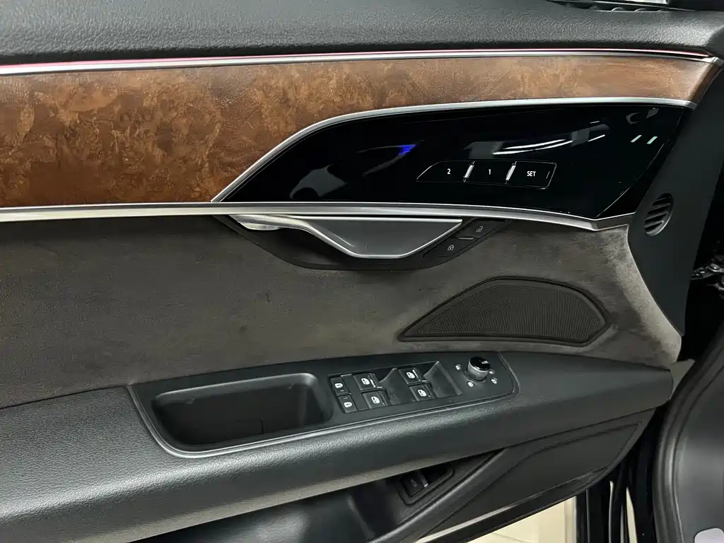 Audi A8 2019 — фото 9
