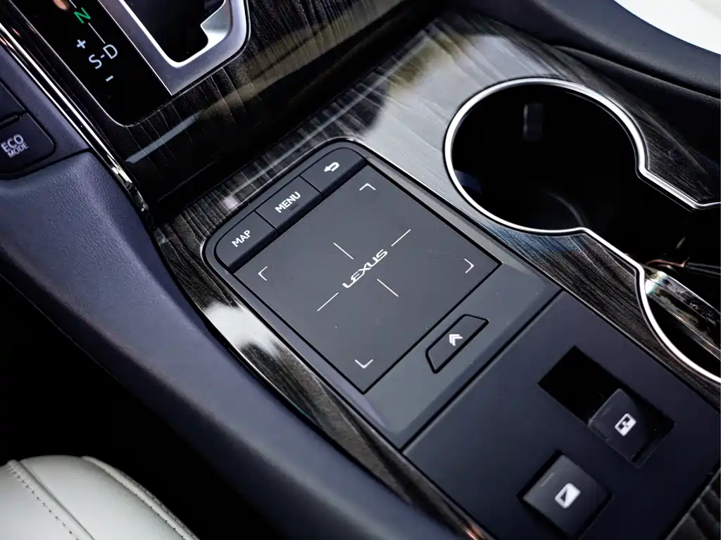 Lexus LM 2021 — фото 21