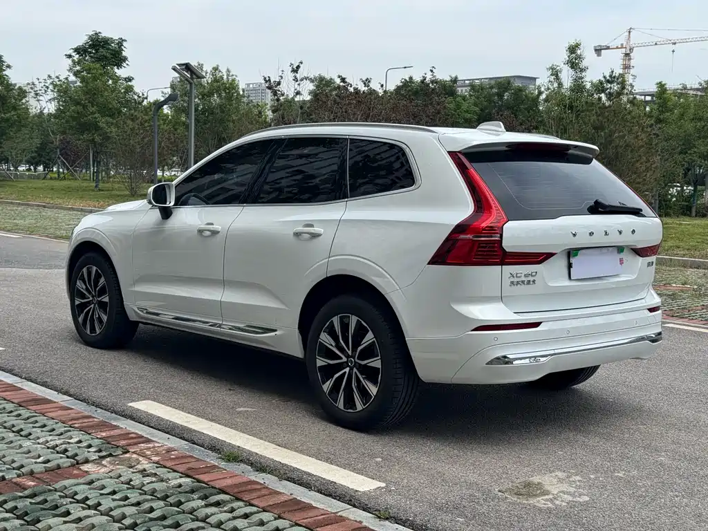 Volvo XC60 2023 — фото 16