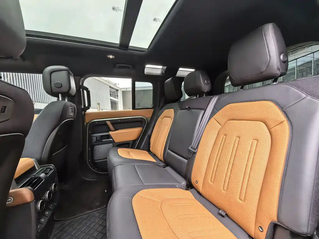Land Rover Defender 2021 — фото 14